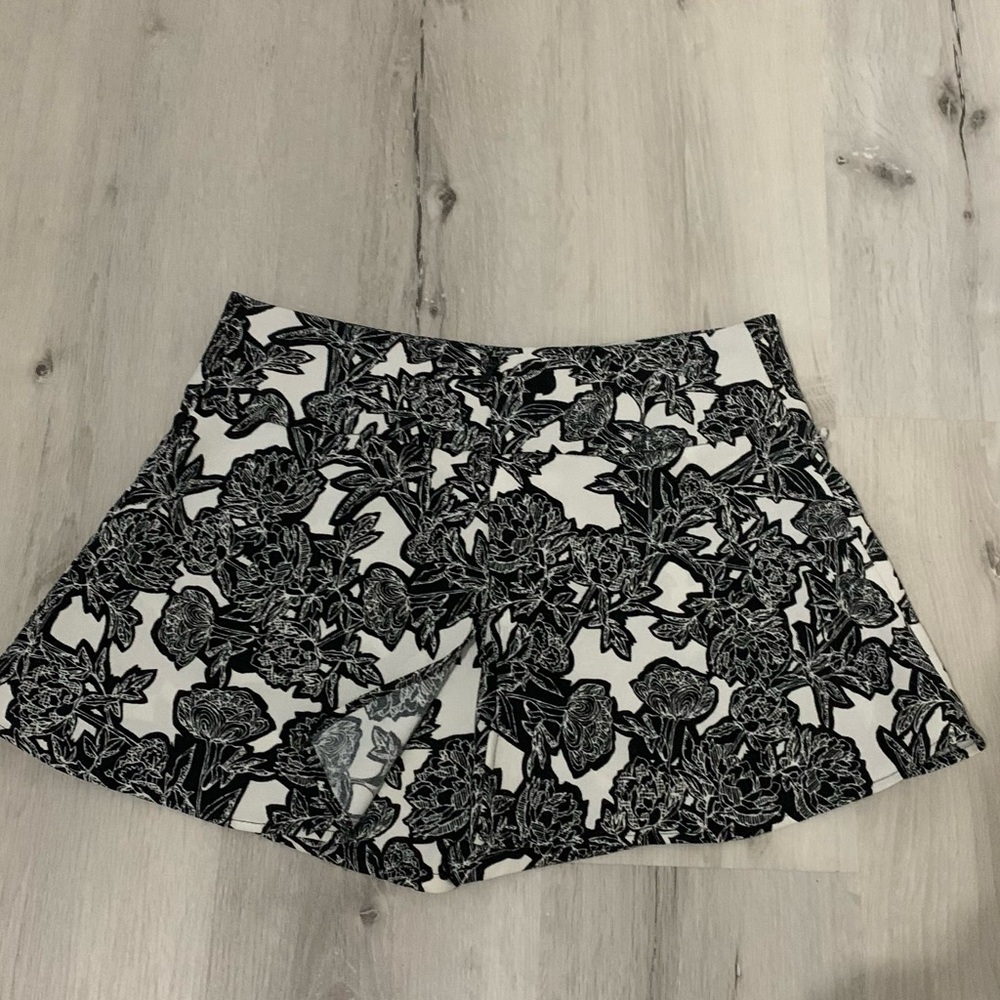 Beautiful skort - Picture 2 of 4